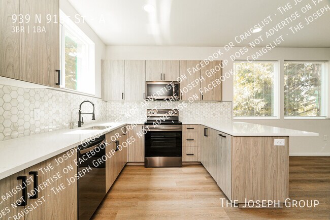 Building Photo - 939 N 91st St