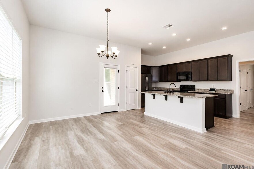 Building Photo - 13783 Fig Dr