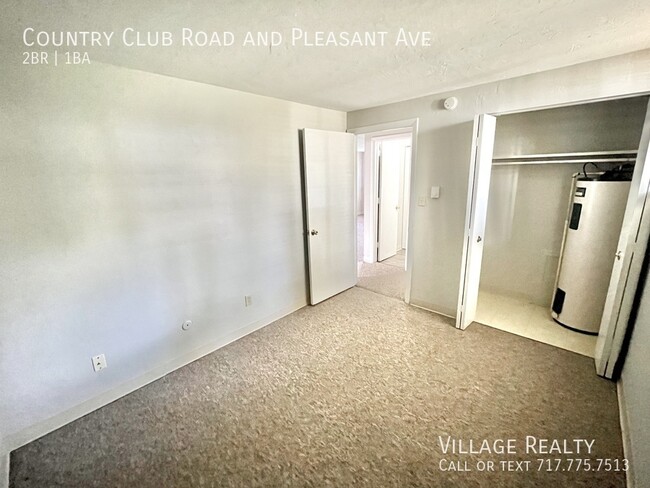 Building Photo - Roomy, remodeled 2-bed w/ on-site laundry ...