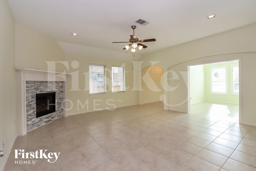 Building Photo - 23810 Via Viale Dr