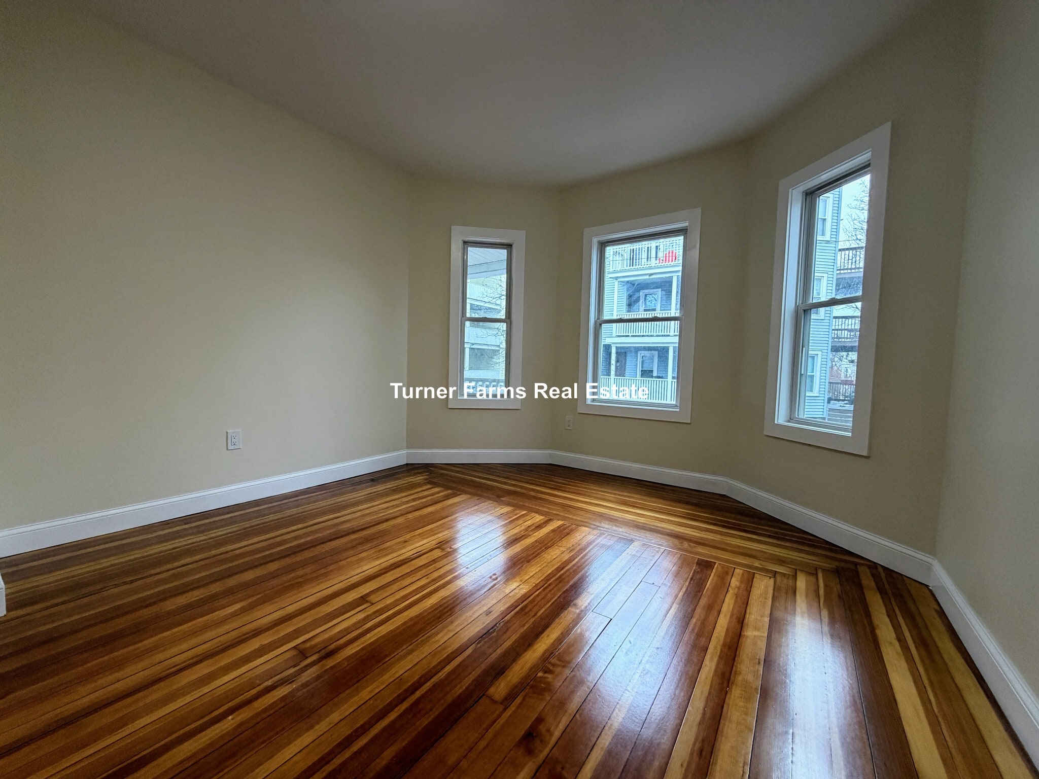 Building Photo - 5 Lowell Cir