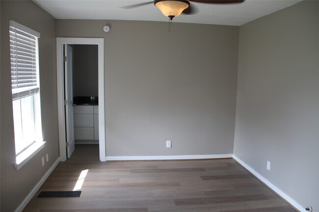 Building Photo - 5400 Sheldon St