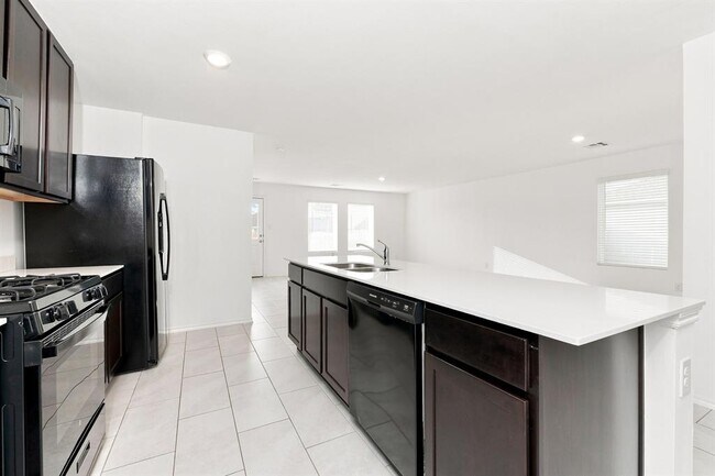 Building Photo - 2208 Bleecker St