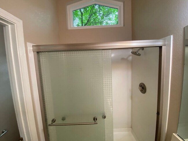 Building Photo - Charming Antelope Home - Open House Tuesday April 28th 4-4:30 PM