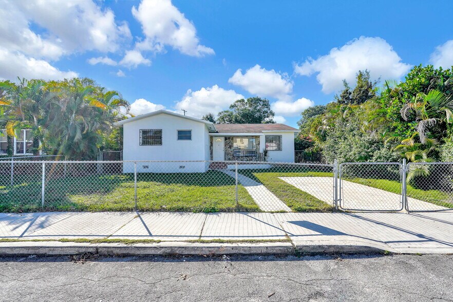 Building Photo - 135 NW 48th Ct