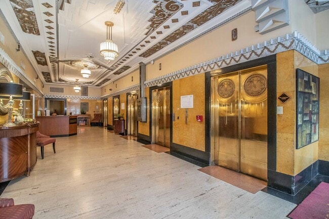 Building Photo - Texas & Pacific (T&P) Loft with stunning downtown views!