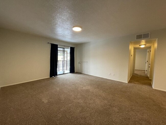 Building Photo - Centrally Located Trinity Condo Unit 626