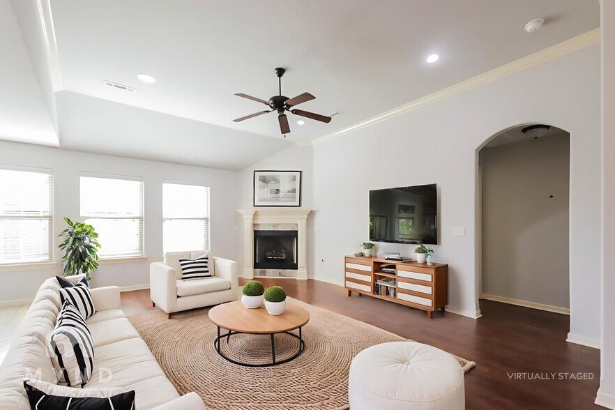 Building Photo - 2403 SW Worthington Ave