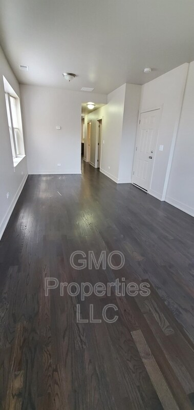 Building Photo - 822 S Karlov Ave