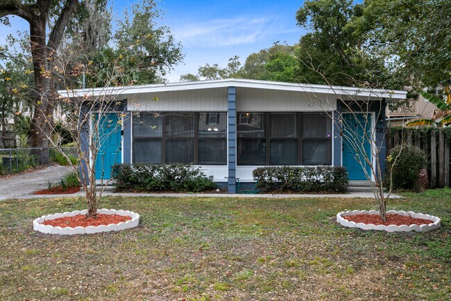 Building Photo - 1511 E Kaley St