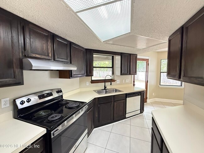 Building Photo - 8326 Cross Timbers Dr W