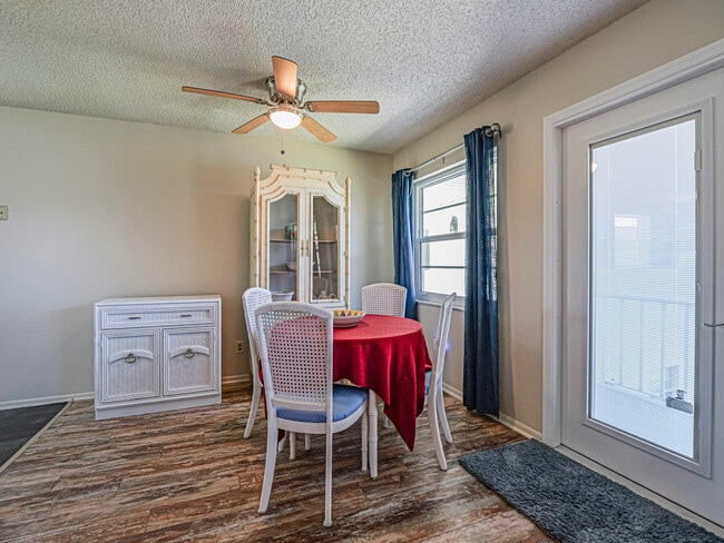 Building Photo - 74 Royal Oak Ct