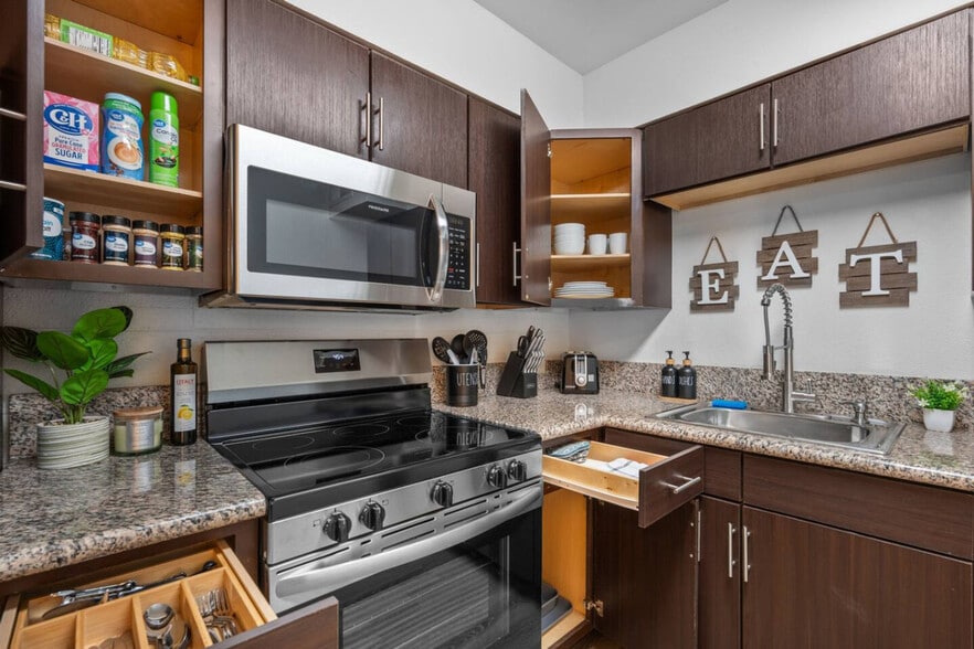 Building Photo - 1741 S Mill Ave