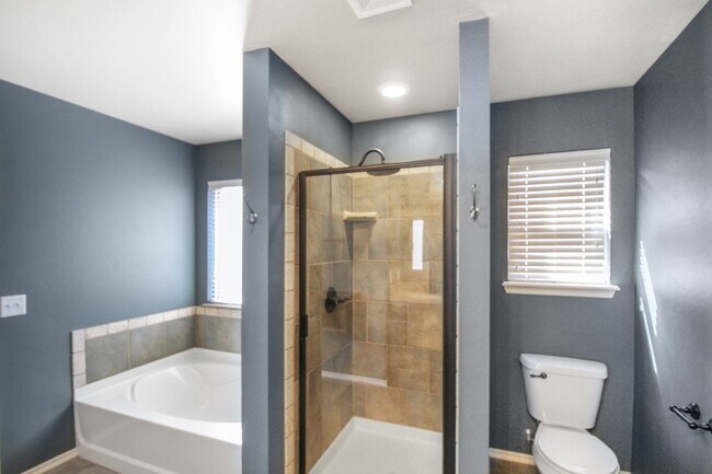 Building Photo - Charming 3 Bed 2 Bath With Office