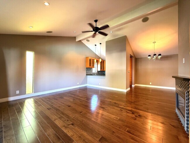 Building Photo - 2343 Fairway Dr