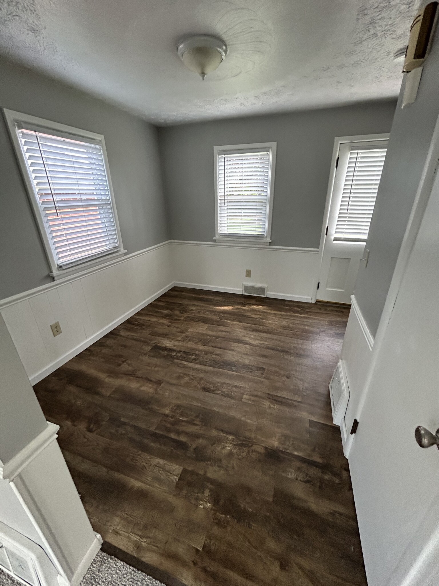 Dining area - 226 Bonnett St SW