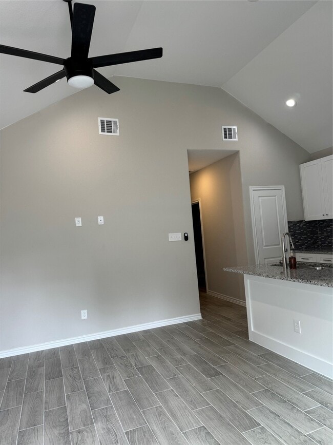 Building Photo - 16706 E Hammon