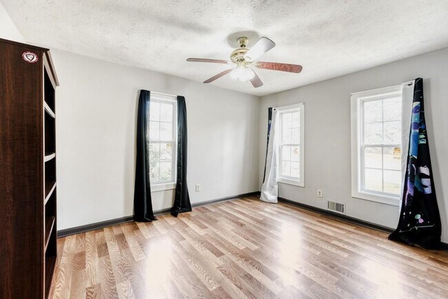 Building Photo - 3160 Kipling Dr