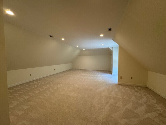 Building Photo - South AVL - Grand Residence in The Cotswol...