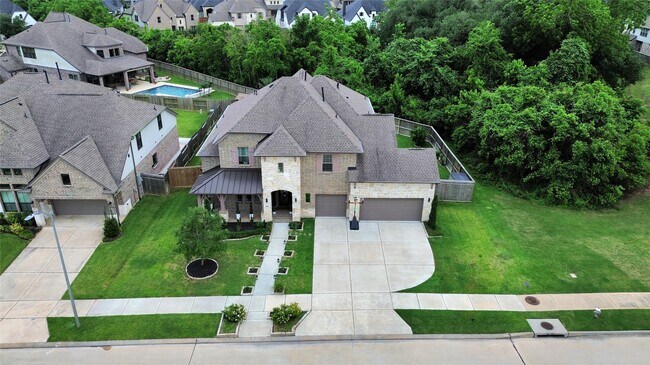 Building Photo - 8826 Forest Side Dr