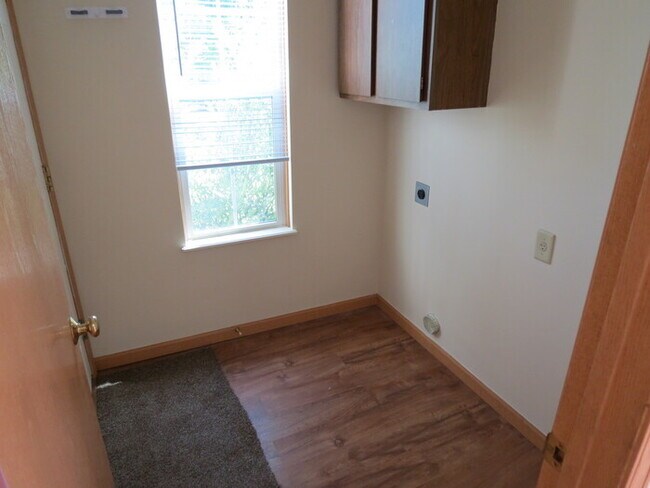 Building Photo - 6132 Kensington Glen Dr
