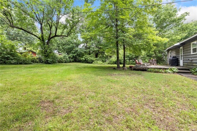 Building Photo - 2312 W Holly St