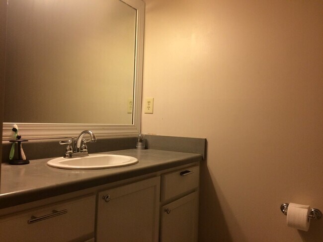 Building Photo - 808 Gables Dr