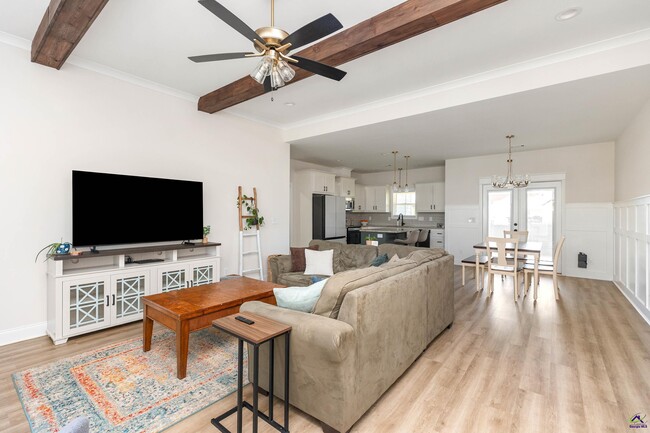 Building Photo - 210 Saraland Trl
