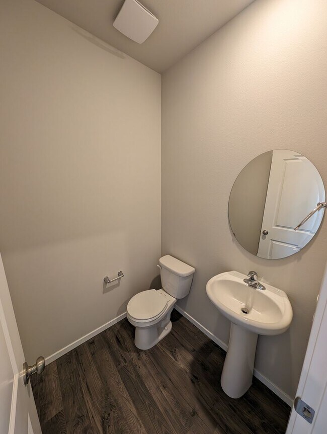 Building Photo - Newer 4 Bedroom in Stetson Heights. MOVE I...