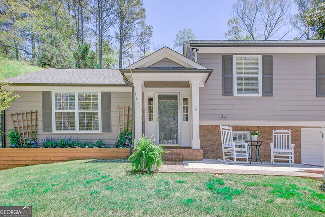 Building Photo - 209 Cedar Dr