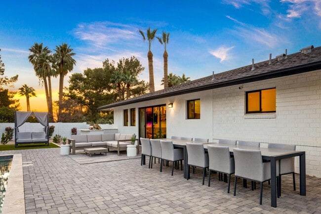 Building Photo - 4633 N 49th Pl