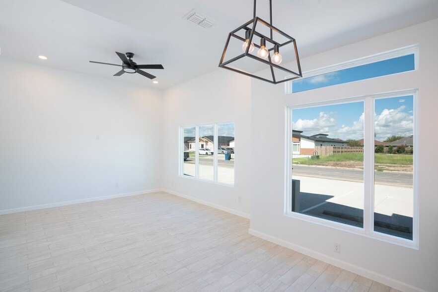 Building Photo - 3548 Hidalgo Cir