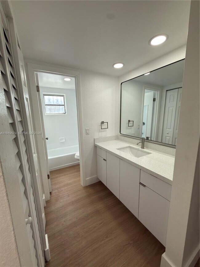 Building Photo - 1927 NW 20th Ave