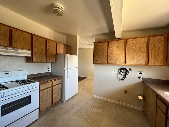 Building Photo - 312 Sahara Dr