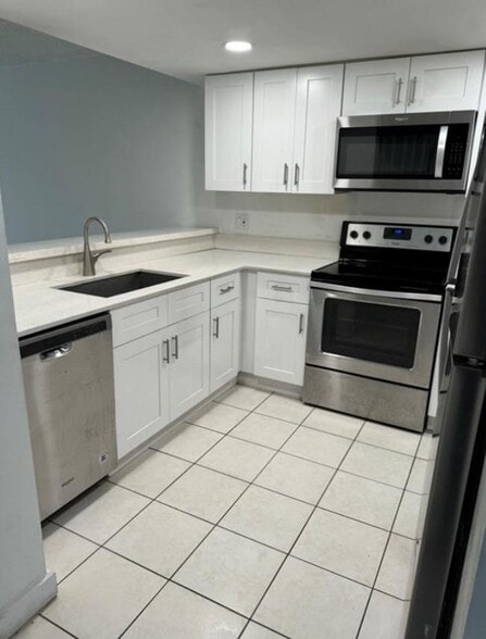 Primary Photo - 4425 SW 70th Ter