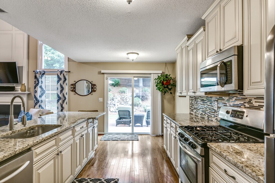 Building Photo - 6165 Pattingham Dr