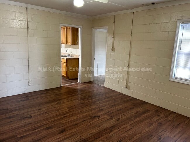 Building Photo - 909 Cleveland St