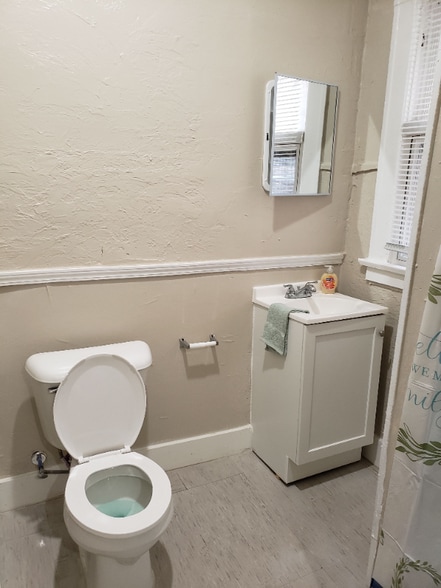 Building Photo - 15000 Euclid Ave