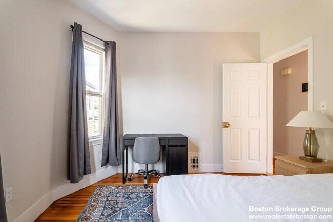 Building Photo - 33 Edison Green