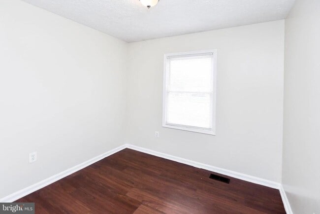 Building Photo - 2115 N Anvil Ln