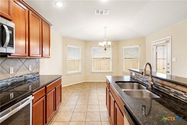 Building Photo - 9405 Cricket Dr