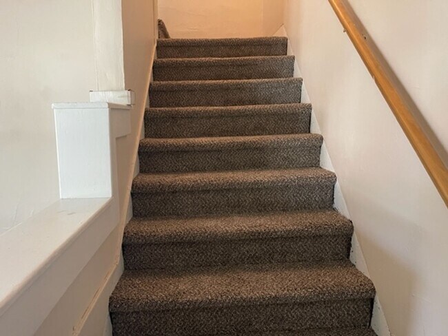 Building Photo - 3074 Toledo Ave