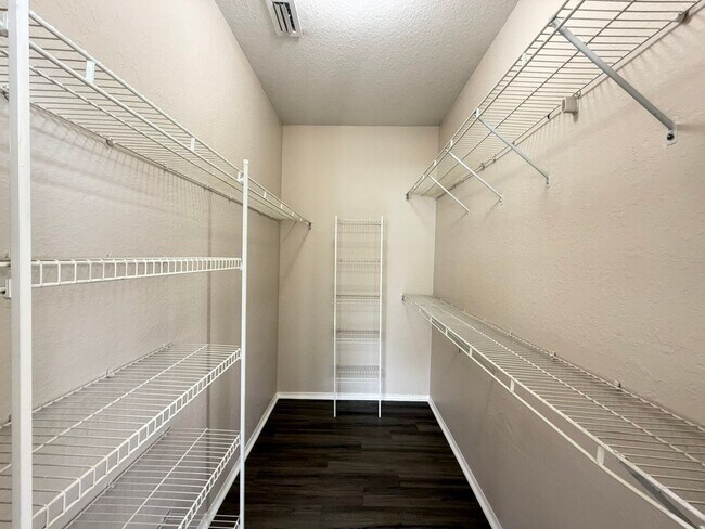 Building Photo - Awesome apartment at Grand Reserve at Kirkman!