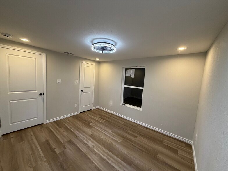 Building Photo - 2006 Cates St