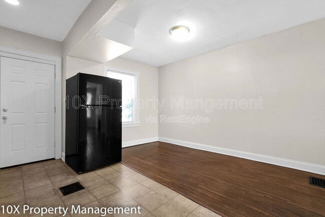 Building Photo - 1656 E Sycamore St