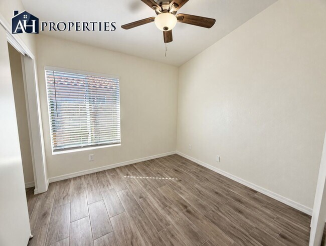 Building Photo - 7516 W Tonto Dr