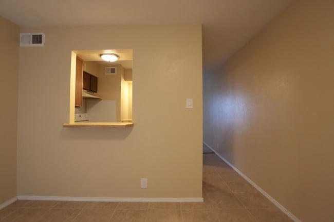 Building Photo - 326 Peach St