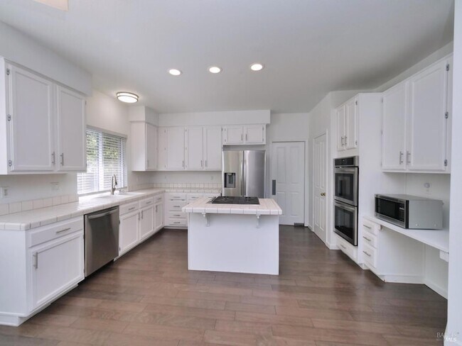 Building Photo - 3500 Crownridge Dr