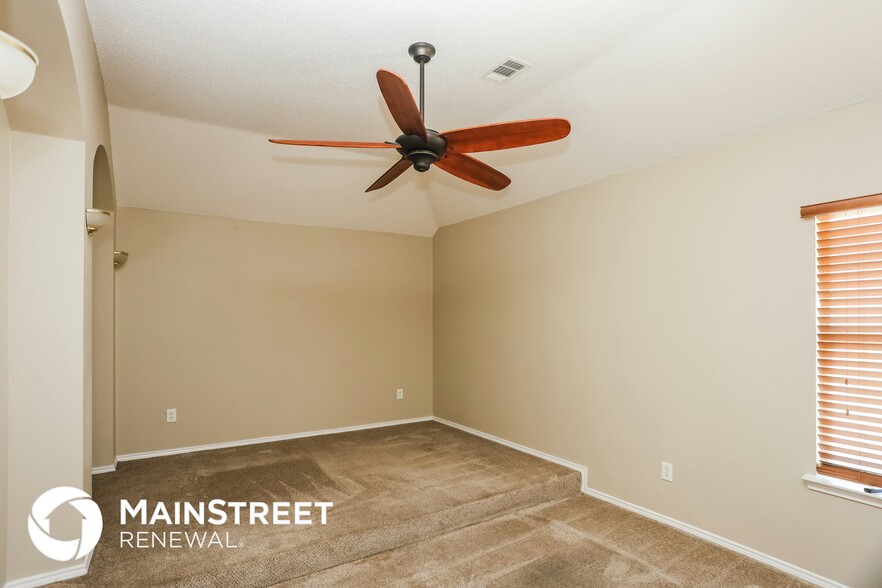 Building Photo - 505 Spicewood Dr