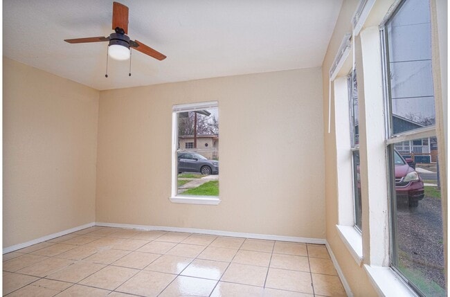 Building Photo - Don't Miss This Relaxing 3BR/1BA Home Near...